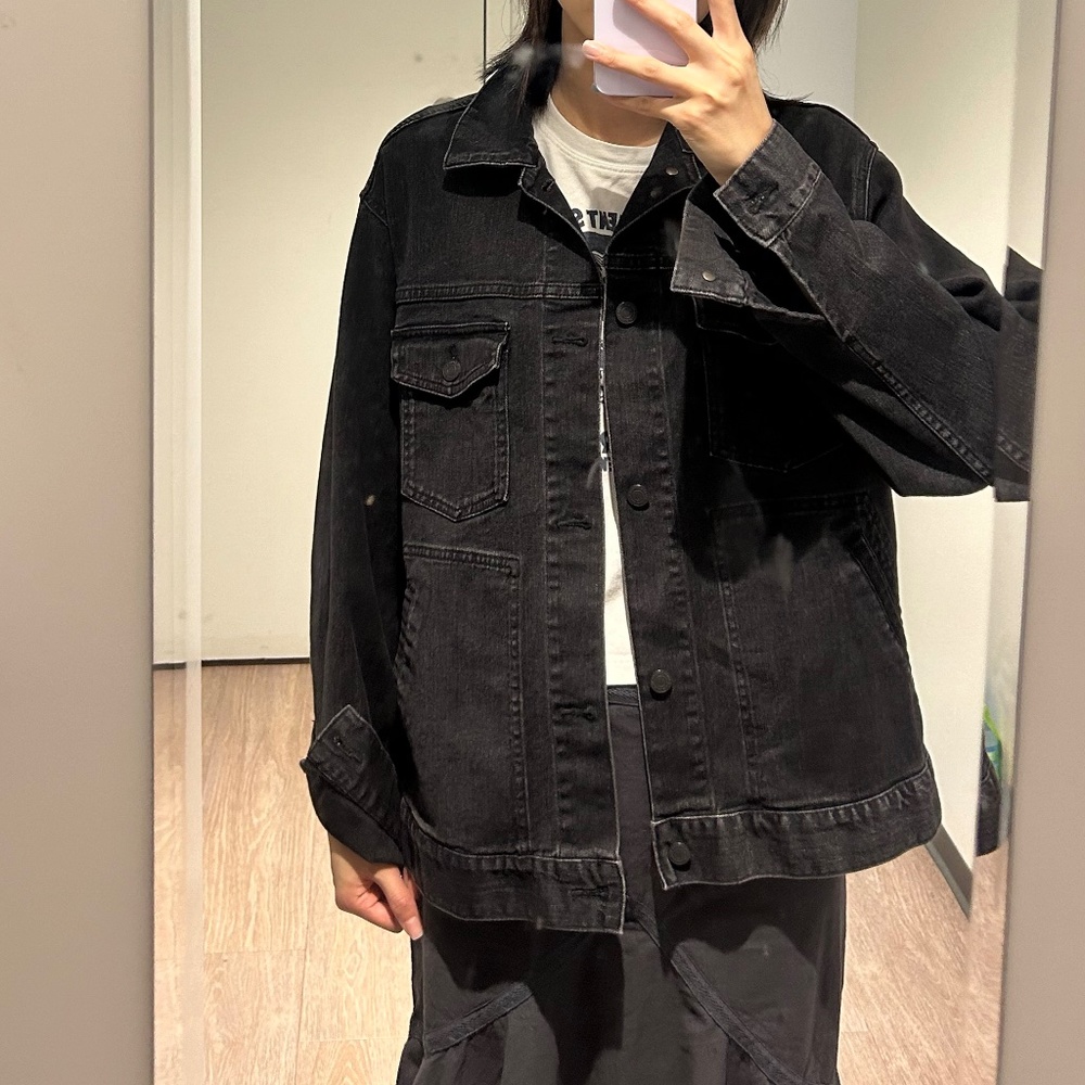 Uniqlo oversized black denim jacket